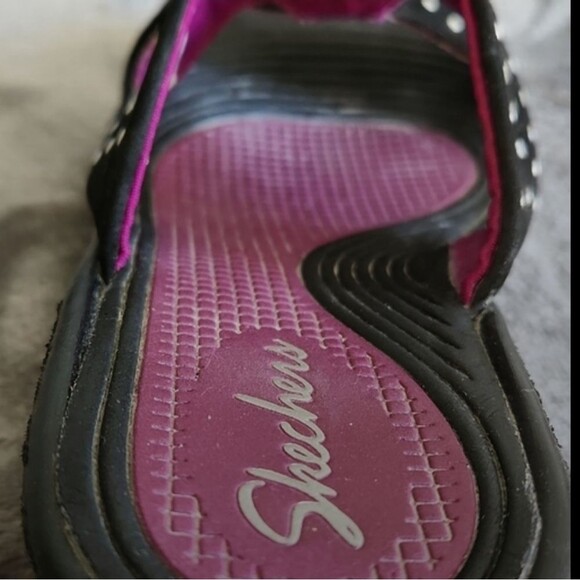 Skeckers, Sz 6, Black Faux Suede/Studs Strappy Mules Slip on Wedge Heels - Picture 8 of 9